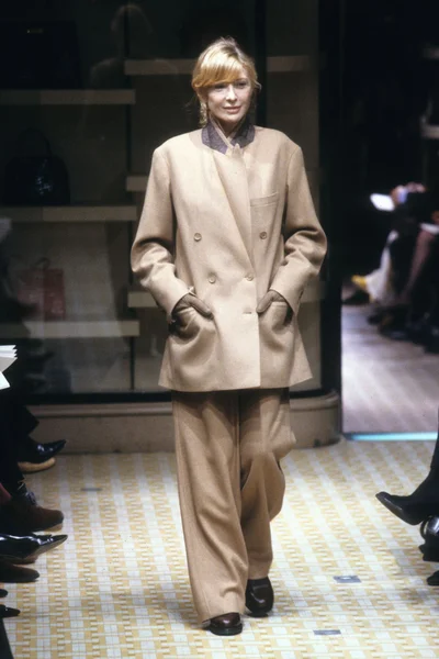 Look 17